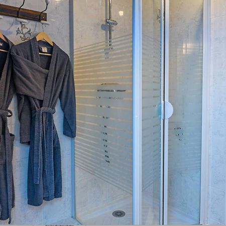 Les Pierres Bleues Bed and Breakfast Saint-Coulitz Εξωτερικό φωτογραφία