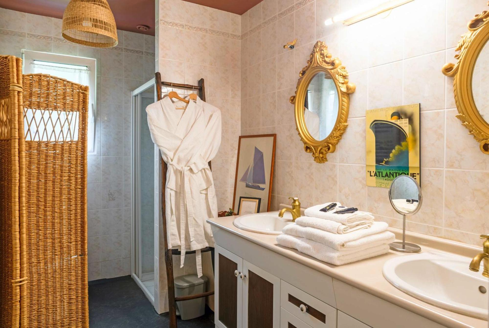 Les Pierres Bleues Bed and Breakfast Saint-Coulitz Εξωτερικό φωτογραφία