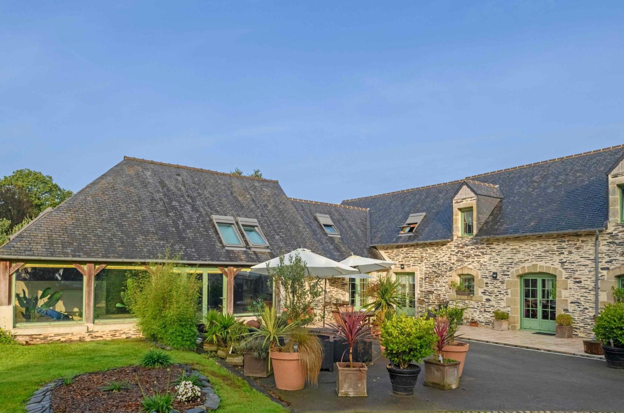 Les Pierres Bleues Bed and Breakfast Saint-Coulitz Εξωτερικό φωτογραφία