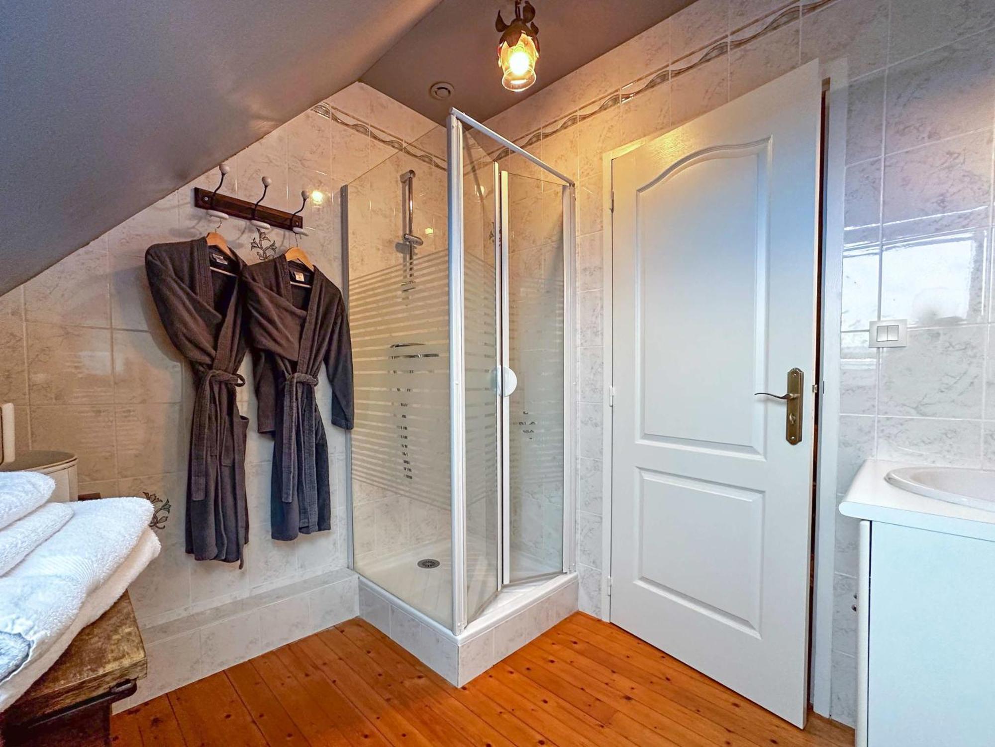 Les Pierres Bleues Bed and Breakfast Saint-Coulitz Εξωτερικό φωτογραφία