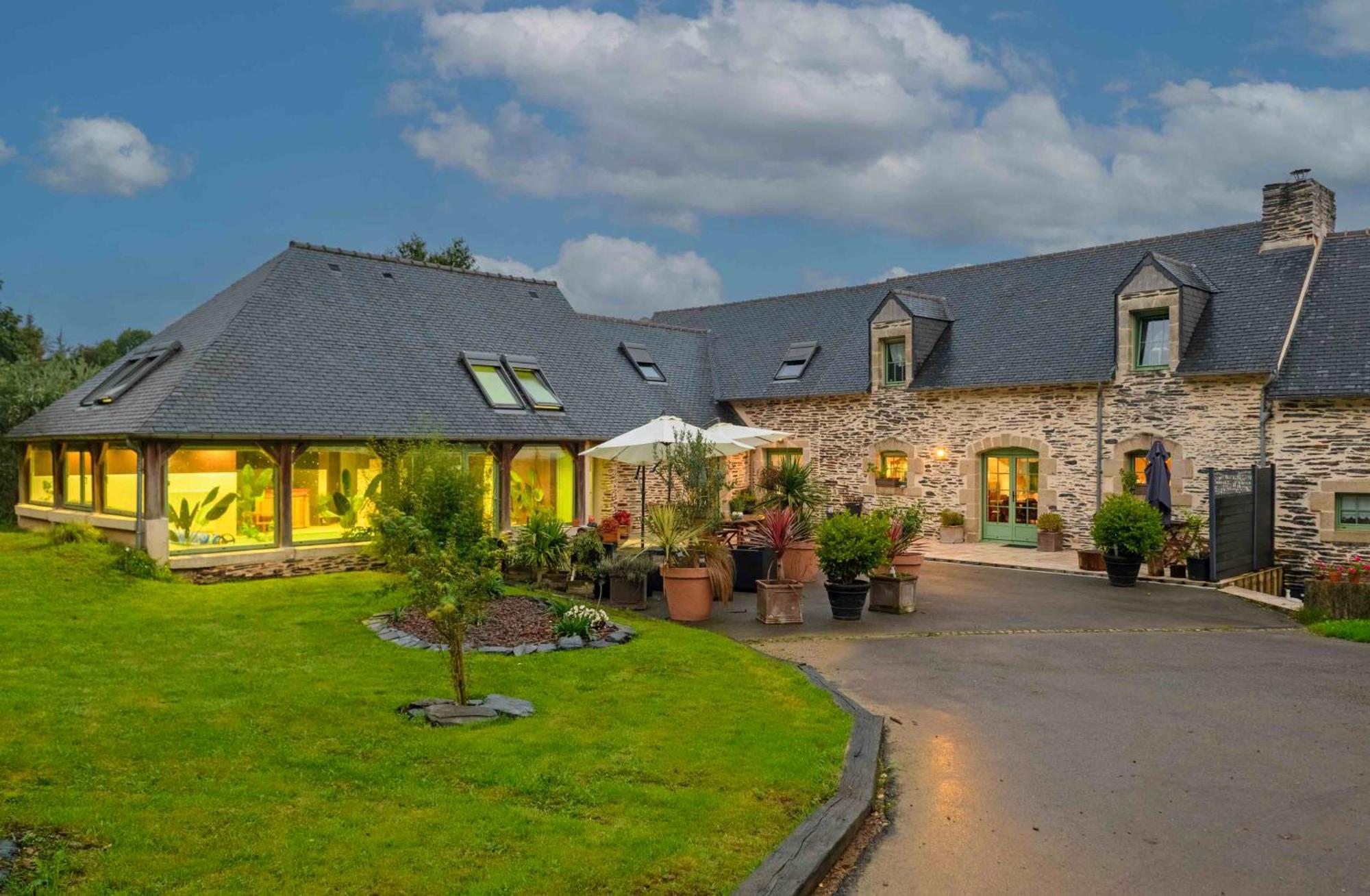 Les Pierres Bleues Bed and Breakfast Saint-Coulitz Εξωτερικό φωτογραφία