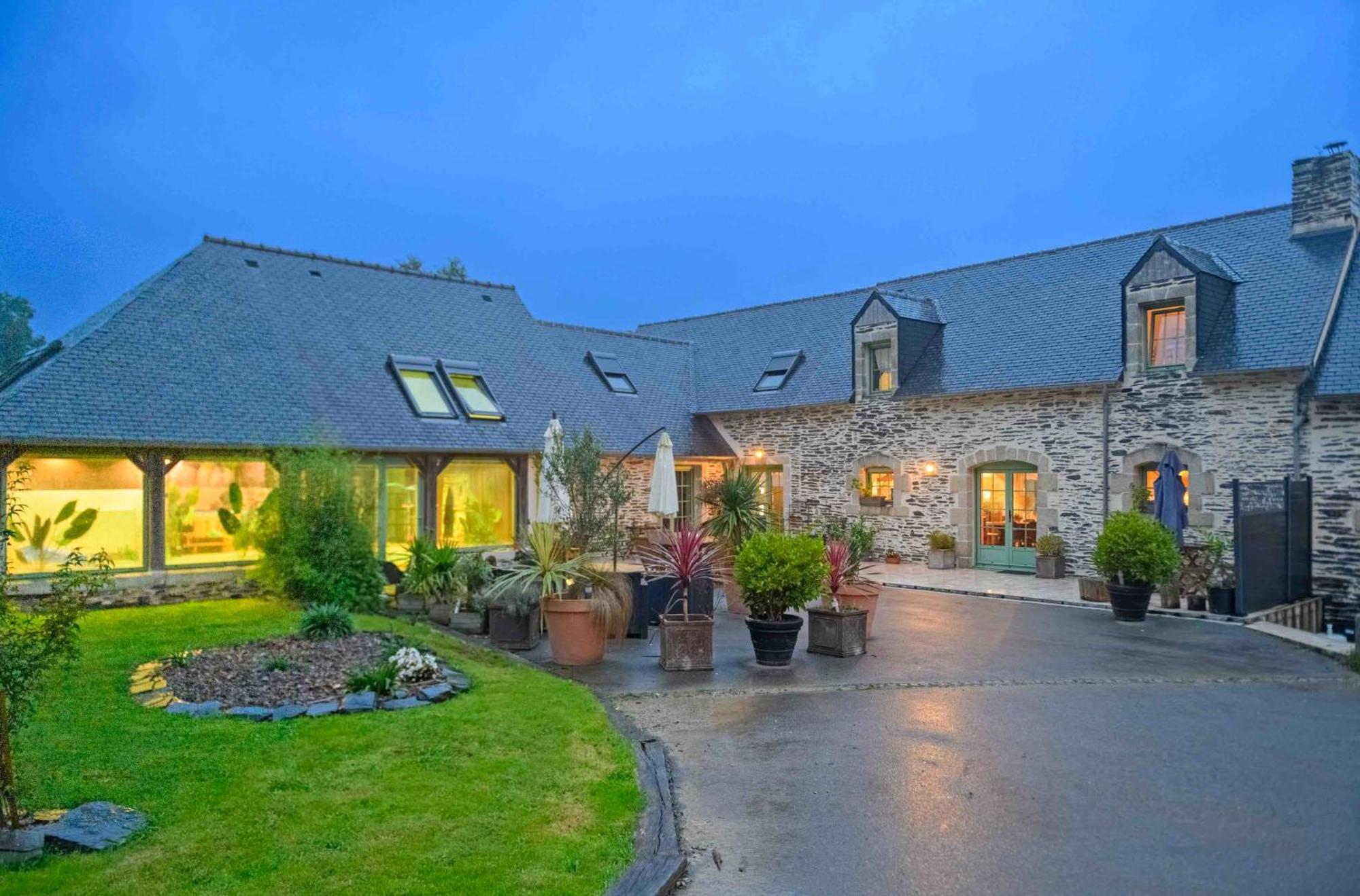 Les Pierres Bleues Bed and Breakfast Saint-Coulitz Εξωτερικό φωτογραφία
